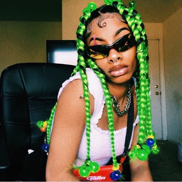 Meet your Posher, Cece - Picture 3 of 3